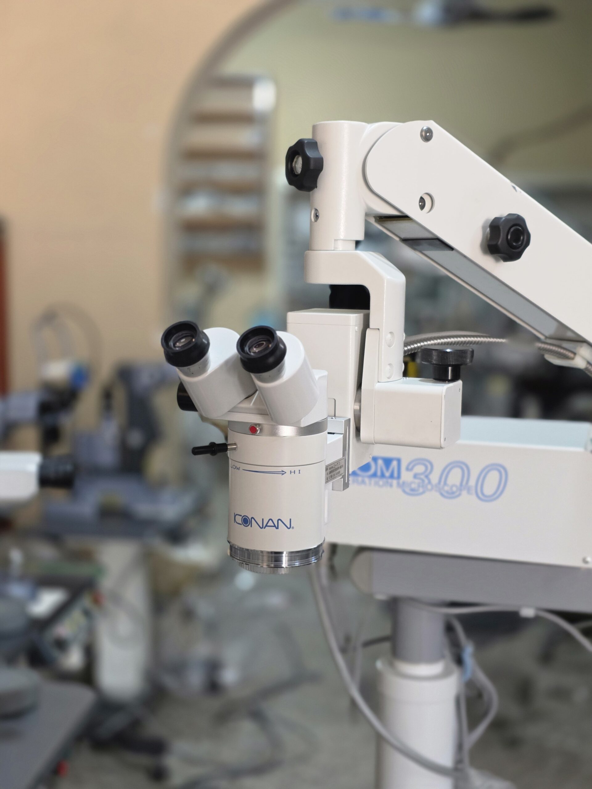 Konan KOM-300 Surgical Microscope - Image 2