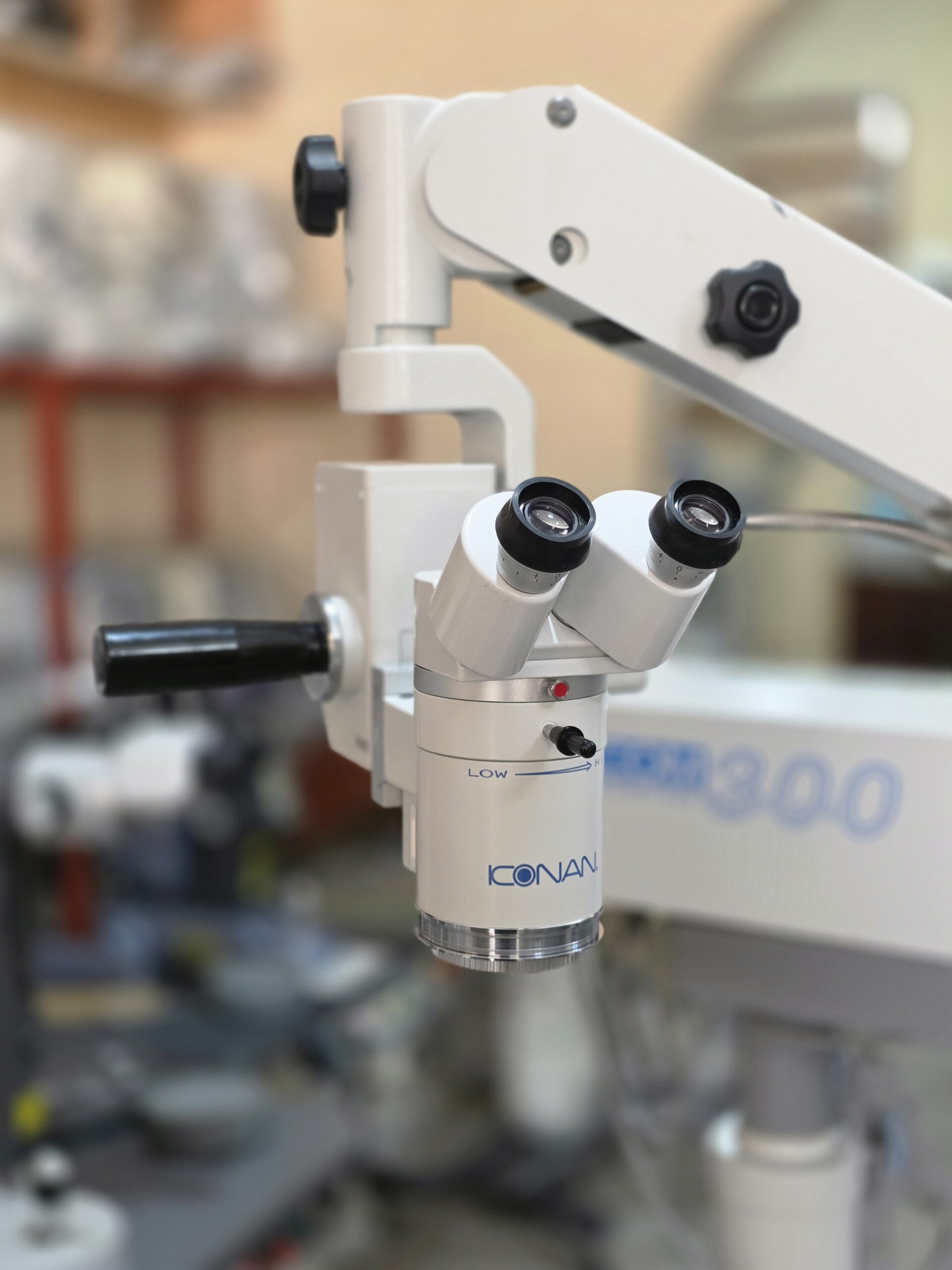 Konan KOM-300 Surgical Microscope - Image 5